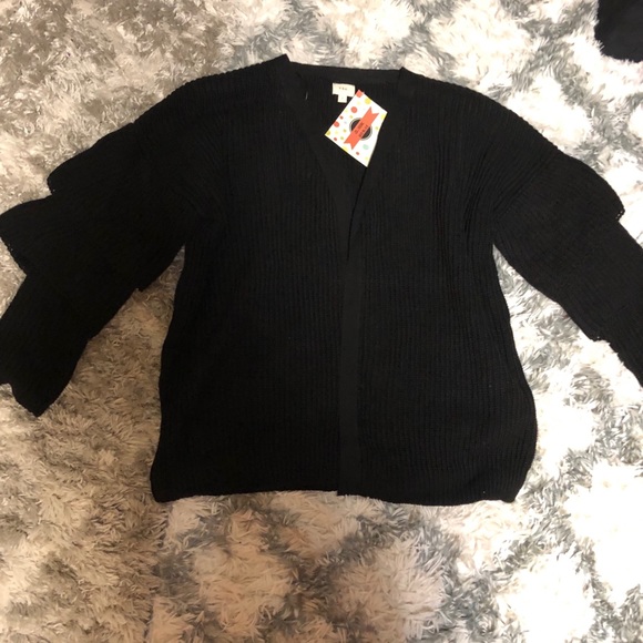 BLACK on top Cardigan!✨✨ - Picture 2 of 7